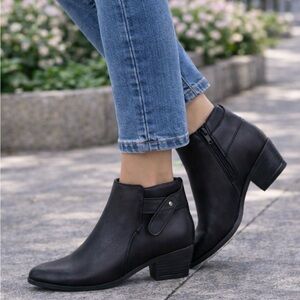 Madden Girl Black Ankle Boots Boomerang Style Size 11 Low Heel Booties